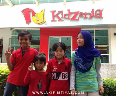 10 Tempat Menarik Di Kuala Lumpur,  Kidzania Kuala Lumpur,  Aquaria KLCC, Taman Burung Kuala Lumpur, Taman Rama Rama Kuala Lumpur, Zoo Negara Kuala Lumpur, Taman Tasik Titiwangsa, Tugu Negara Kuala Lumpur, Kuala Lumpur Upside Down House, Memorial Tun Abdul Razak,  Taman Wetland Putrajaya, Lokasi Tempat Menarik Di Kuala Lumpur