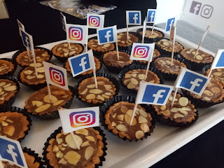 Kue Facebook dan Instagram