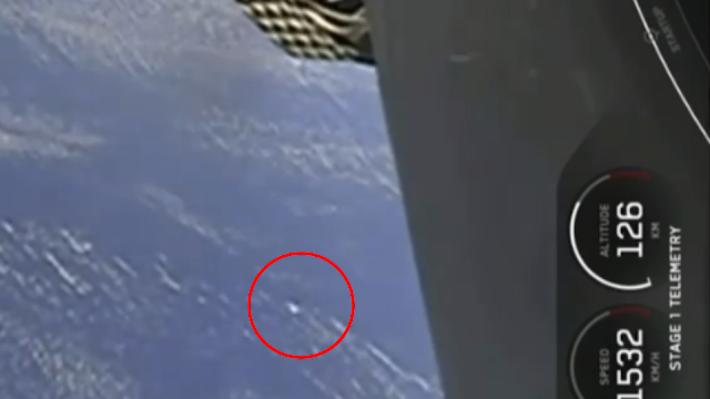 Here's another UFO sighting that happened at the SpaceX rocket Falcon 9.