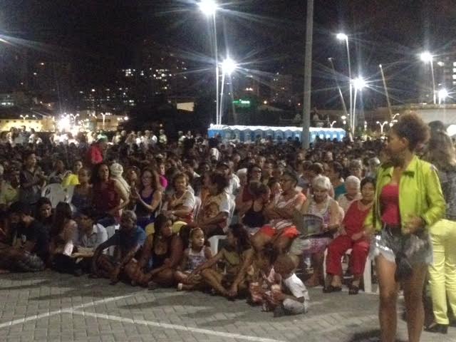 Muita gente aproveitou a Sexta-Feira Santa para assistir A Paixão de Cristo no Rio Vermelho