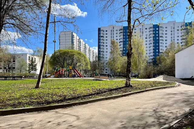 Новгородская улица, дворы