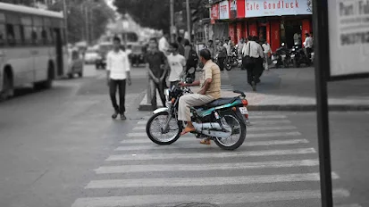 पुण्यातील झेब्रा क्रॉसिंगची परिस्थिती - कुठेतरी-काहीतरी | Situation of Zebra Crossing in Pune - Kuthetari-Kahitari