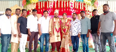 నూతన వధూవరులను ఆశీర్వదించిన పట్లోళ్ల ప్రశాంత్ పాటిల్ గారు.తేదీ.11-08-2022 సదాశివపేట్ మండలం, వెంకటాపూర్ గ్రామంలోని వెంకటేశ్వర స్వామి మందిరంలో సింగీతం గ్రామానికి చెందిన చక్రాల శోభమ్మ కుమార్తె విద్య మరియు సంపత్ కుమార్ ల వివాహ కార్యక్రమంలో పాల్గొని నూతన వధూవరులను పట్లోళ్ల ప్రశాంత్ పాటిల్ గారు ఆశీర్వదించారు.