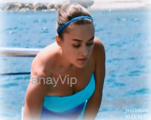 Hande Soral Bikini