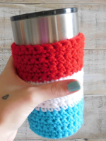 http://www.mypurposeinlifeisjoy.com/2017/06/26/crochet-bomb-pop-cozy-2/