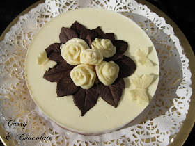 Tarta de chocolate blanco y café capuccino al caramelo