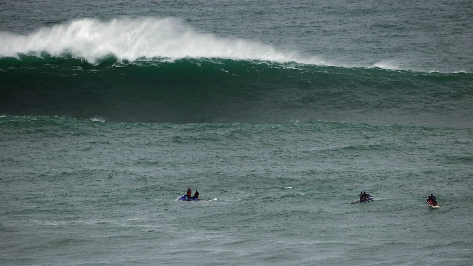 coruna big waves