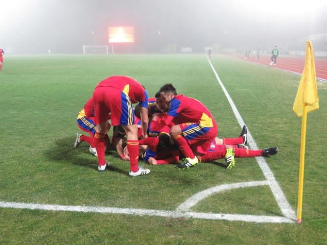 La selección de futbol de Andorra celebra un triunfo contra San Marino, su primera victoria en 13 años.