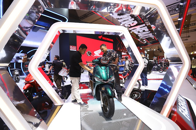 Tampil Perdana, New Honda Stylo 160 Siap Pikat Pengunjung IIMS 2024