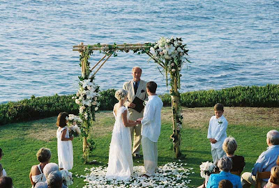 Unique Wedding Ceremony Ideas on Unique Ideas For Your Beach Wedding   Planning Your Own  Beach Wedding