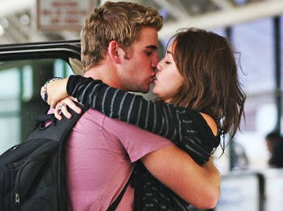 Miley Cyrus Liam Hemsworth1