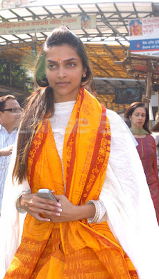 Deepika Padukone At Siddhi Vinay Temple2.jpg