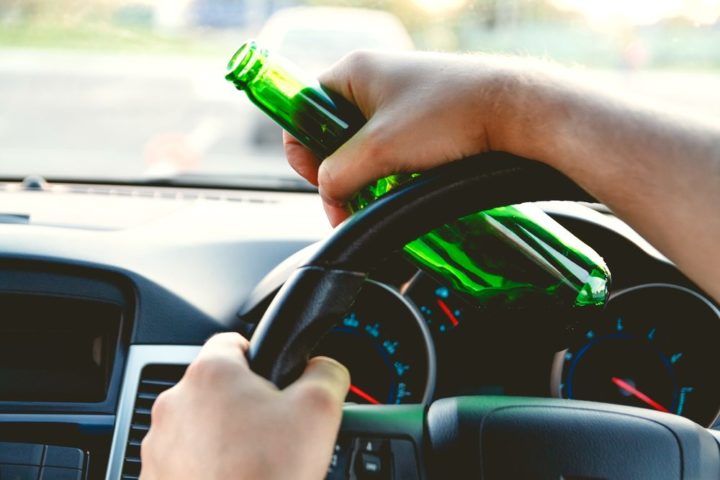 Um em cada 10 motoristas relata dirigir sob efeito de álcool