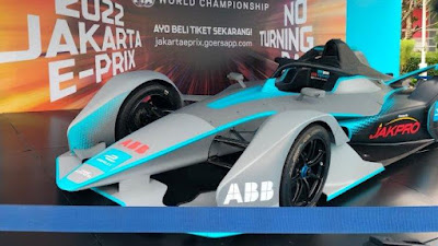 Pameran Replika Mobil Formula E di Bundaran HI, Warga: Sangat Keren!