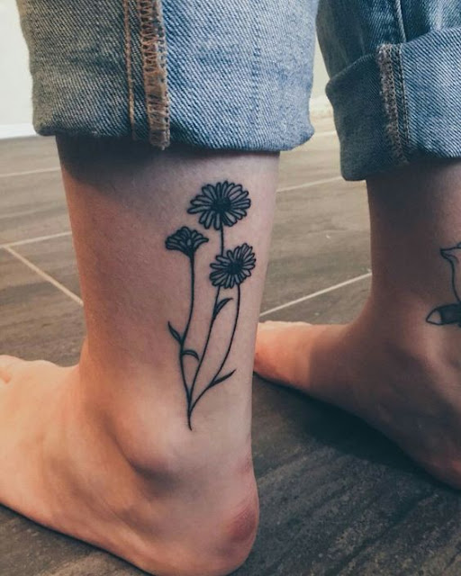 Tatuagens femininas de flores 