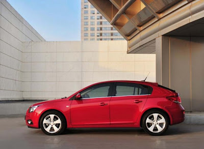 2011-Chevrolet-Cruze-Side-View-Red-Color