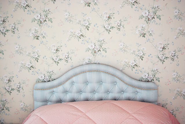 Down And Out Chic Interiors Granny Chic Florals Afalchi Free images wallpape [afalchi.blogspot.com]