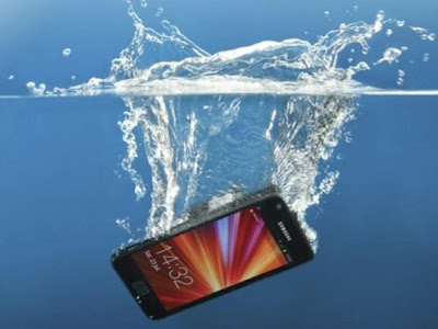 tips to treat phone if fall into water