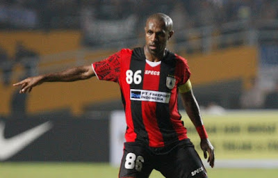 Boaz Salossa Penyerang Persipura Jayapura