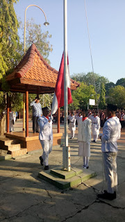 Pengibaran Bendera HUT RI ke-73 SMAN 11 Surabaya