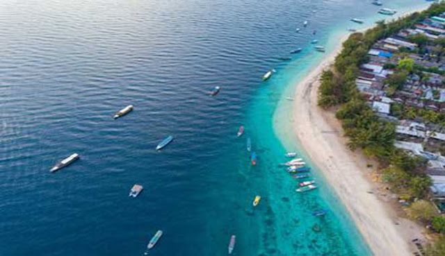  Kemasi pakaian pantai dan tabir surya Anda 10 DESTINASI PANTAI PALING POPULER DI ASIA TENGGARA 