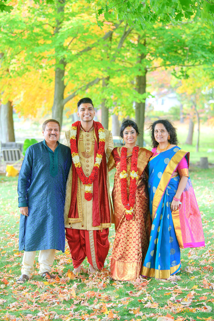 Indian Hindu Wedding Family Portraits Group Photos SudeepStudio.com Ann Arbor Indian Wedding Photographer