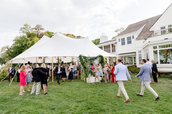 Summer Waterfront Wedding at The Gibson Island Club photographed by Maryland photographer Heather Ryan