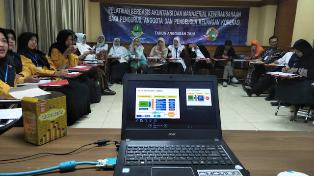 Menjadi Pembiacara Pelatihan Akuntansi untuk Koperasi Syariah di Balatkop Bandung