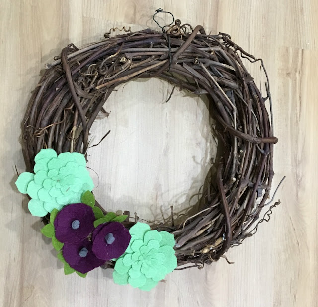 I used my Cricut Maker to make a Felt Flower Fall grapevine wreath.