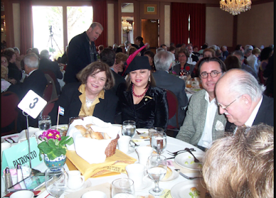 Norma Montero, Zoé Valdés, Andy García, Aurelio de la Vega. Condecoración La Rosa Blanca, por la Patronato Martiano a Andy García y Zoé Valdés. Los Ángeles, 2003