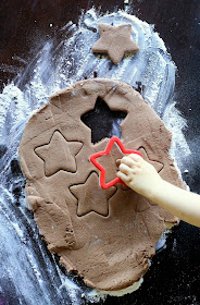 A new recipe for Chocolate ornament dough.  Make some hot cocoa and settle in for some delicious smelling homemade ornament creating!  From Fun at Home with Kids