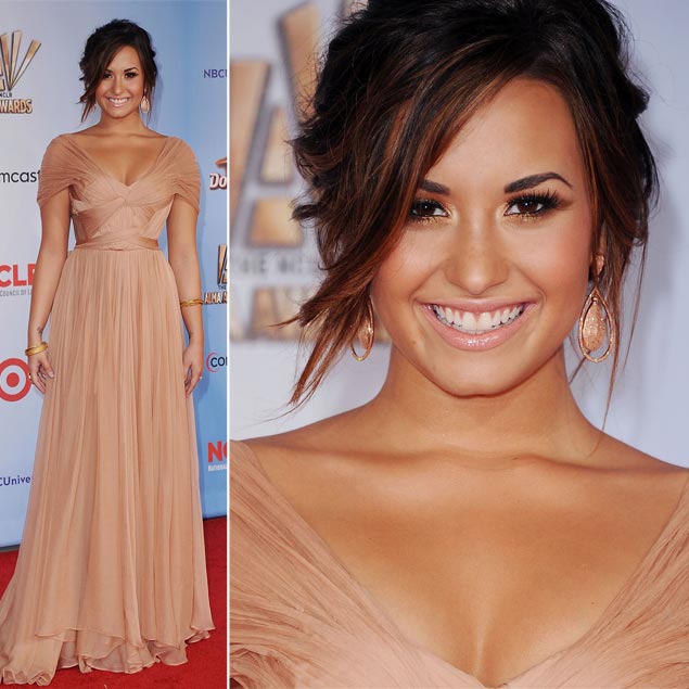 Demi Lovato no Alma Awards 2011 Make linda Vestido lindo Chique