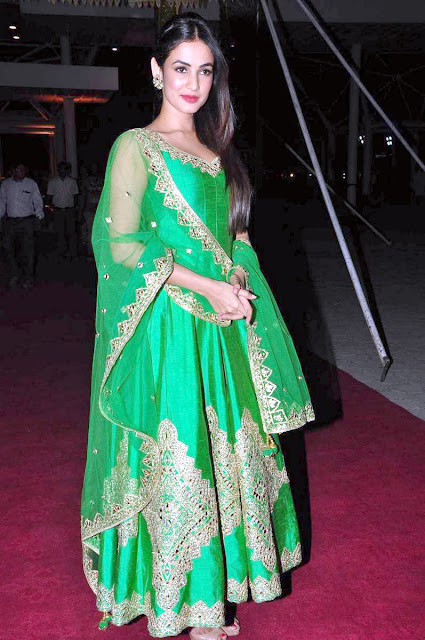 Sonal-Chauhan-Stills-At-Pearl-V-Potluri-Half-Saree-Function