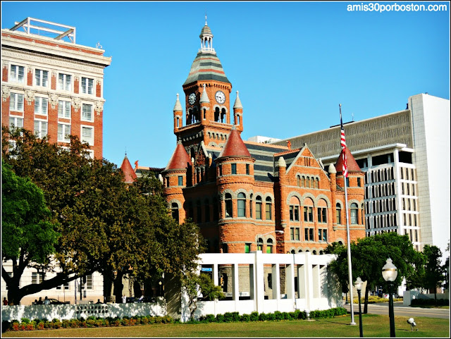 Lugares Turísticos y Atracciones en Dallas: Dealey Plaza