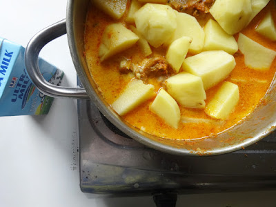 Chicken Curry With Potatoes || homefoodstory.blogspot.com