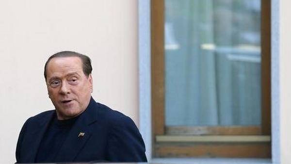 INTERNACIONAL/ Condenan a Berlusconi a tres años de cárcel por soborno 