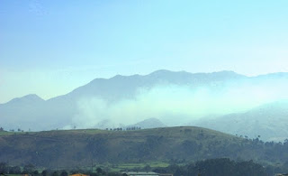 Llanes, vista de la sierra del Cuera desde el paseo de San Pedro