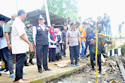 Bupati Inhil HM Wardan Sambangi Korban Tanah Longsor di Desa Simpang Tiga Enok 