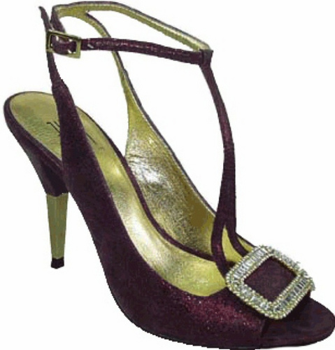 wedding shoes purple With high heels and all sorts of decorations on the