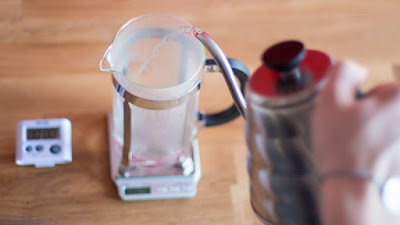 Cách pha cà phê French press - Bước 1