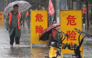  أمطار وفيضانات مدمرة.. قتلى ومفقودون وانهيار سدود في الصين    وإجلاء نحو 200 ألف شخص من منازلهم