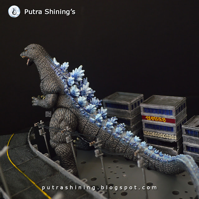 Kaiju Diorama: NECA Shin Godzilla, SHF Ultraman and Ultra Monster Series custom paint by Putra Shining