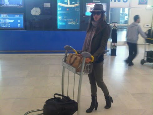Paparazzi Shot Alessandra In Paris Alessandra Ambrosio arriving in Paris 