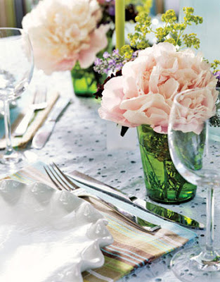 romantic table decoration with flowers