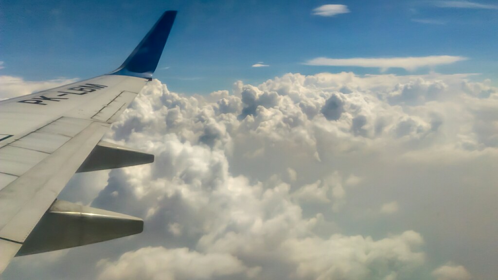 7000 Gambar  Awan Dari Jendela  Pesawat  Terbaik Infobaru