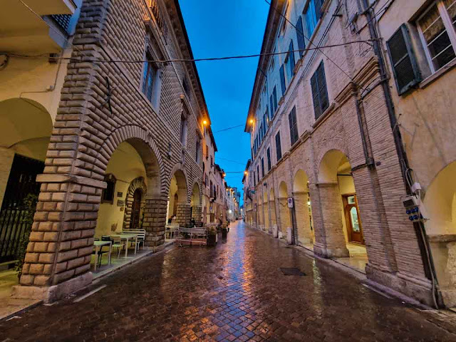 Corso Garibaldi-Logge dei ricchi e dei poveri-Fossombrone