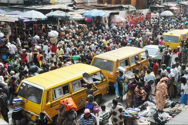 Yanzu bai wuce minti 40 wata babbar mota tirela,tasamu hadari a nan garin KALGO Kebbi state.