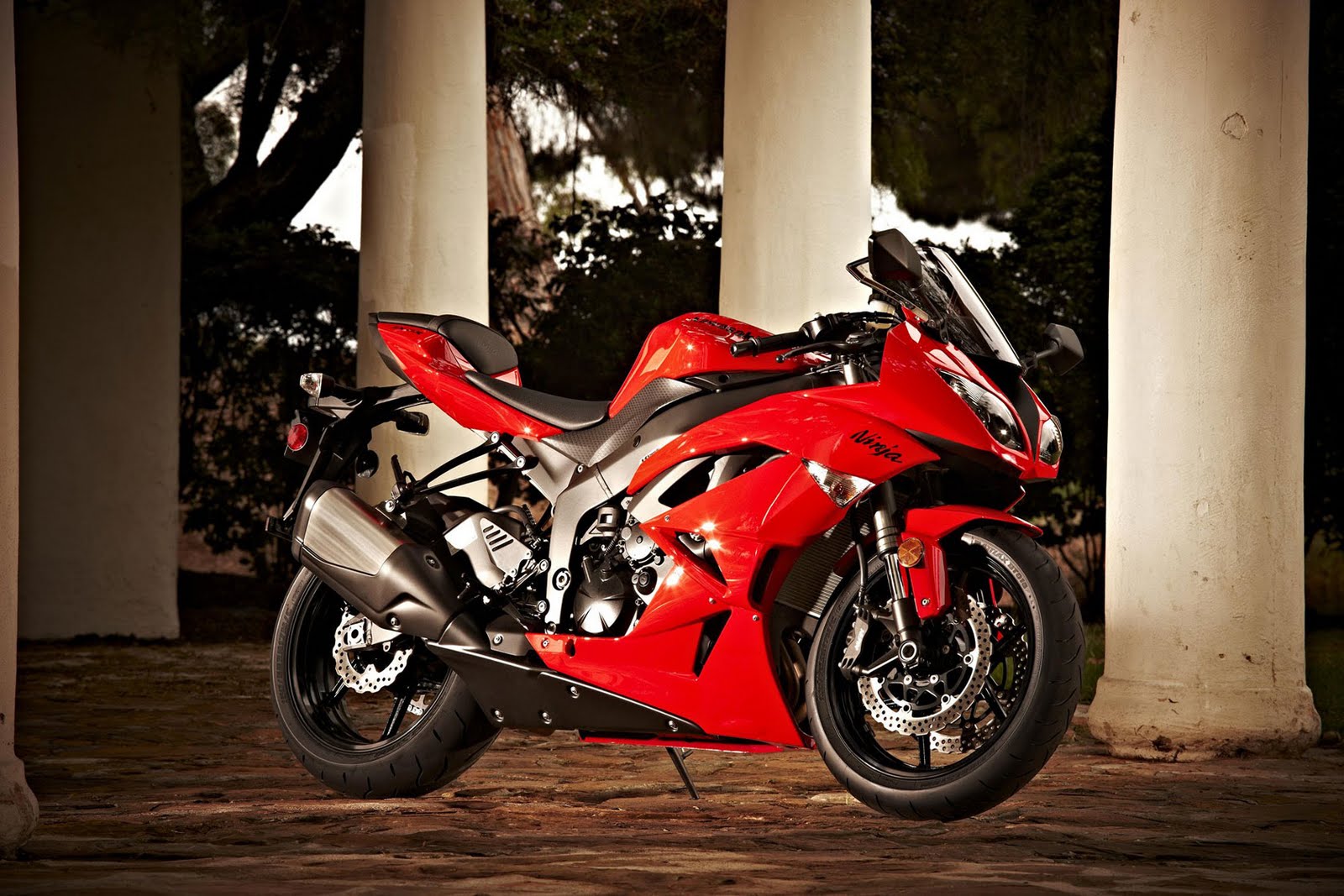 Top Motorcycle: 2010 Kawasaki Ninja ZX-6R