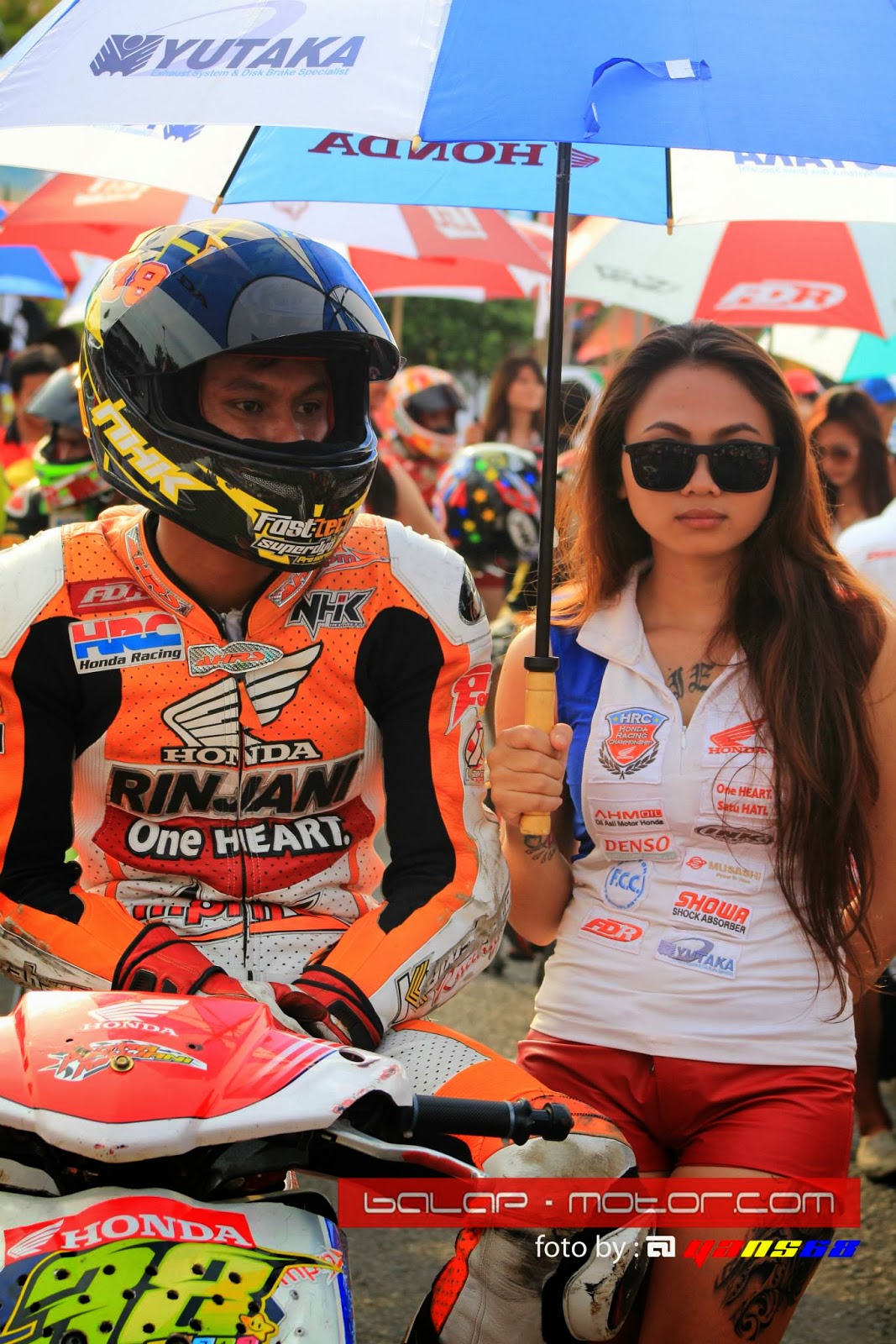 GALERY FOTO UMBRELLA GIRL HONDA RACING CHAMPIONSHIP SERI 4 TEGAL 2