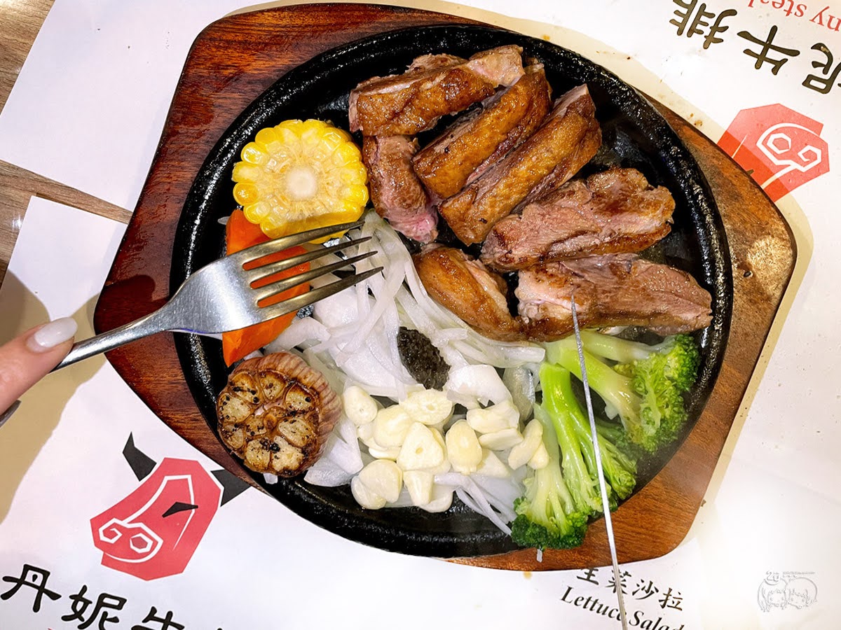 台南美食｜中西區 丹妮牛排｜美式牛排餐廳｜原味牛肉味道的排餐｜主打無醬料平價餐館